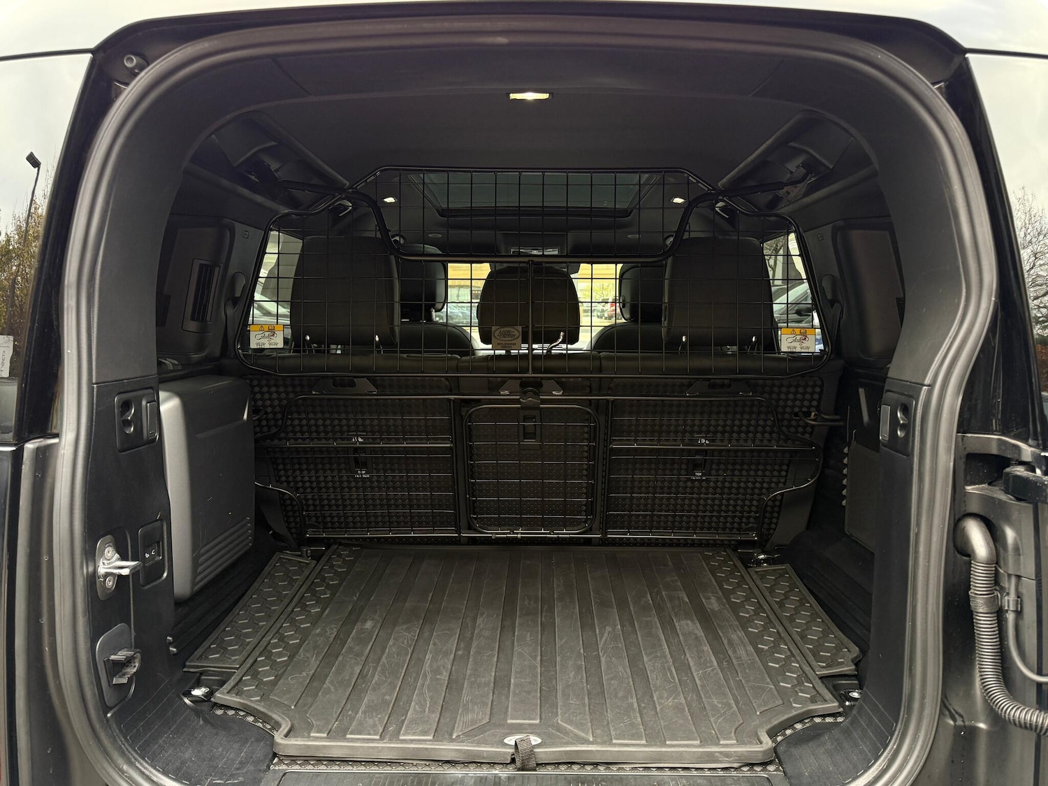 Used Land Rover Defender 2023 for sale - 76659091: Photo 33