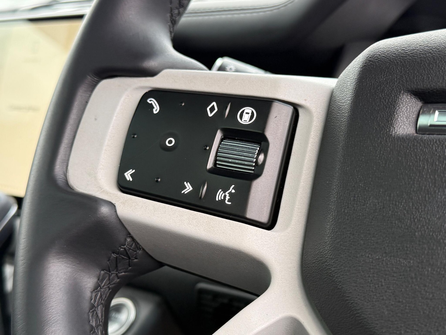 Used Land Rover Defender 2023 for sale - 76659091: Photo 47