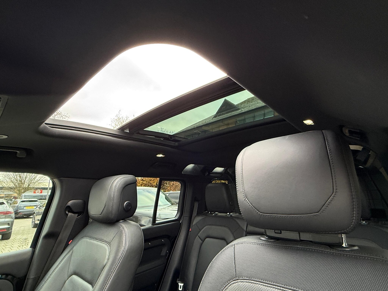 Used Land Rover Defender 2023 for sale - 76659091: Photo 5