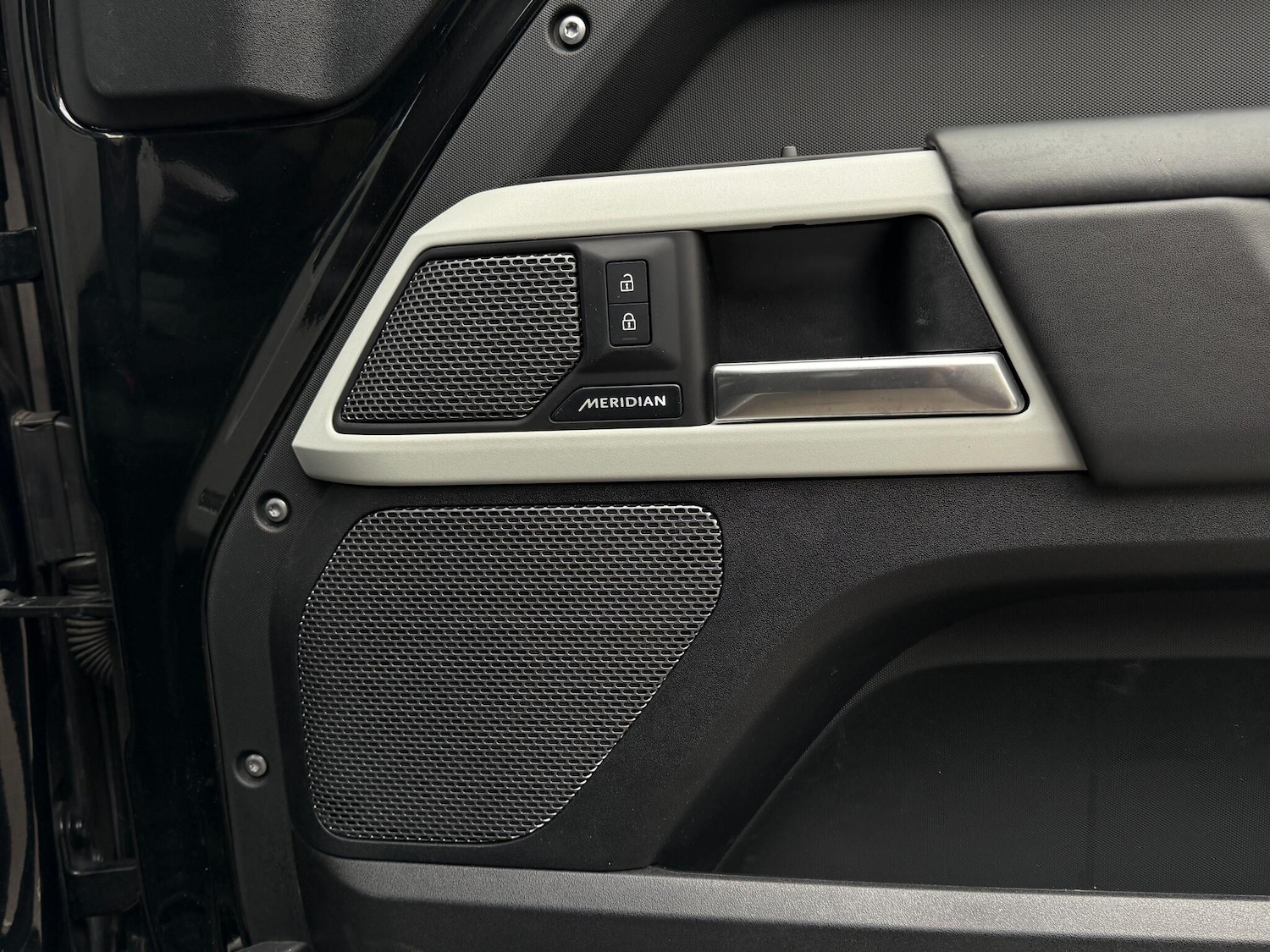 Used Land Rover Defender 2023 for sale - 76659091: Photo 50