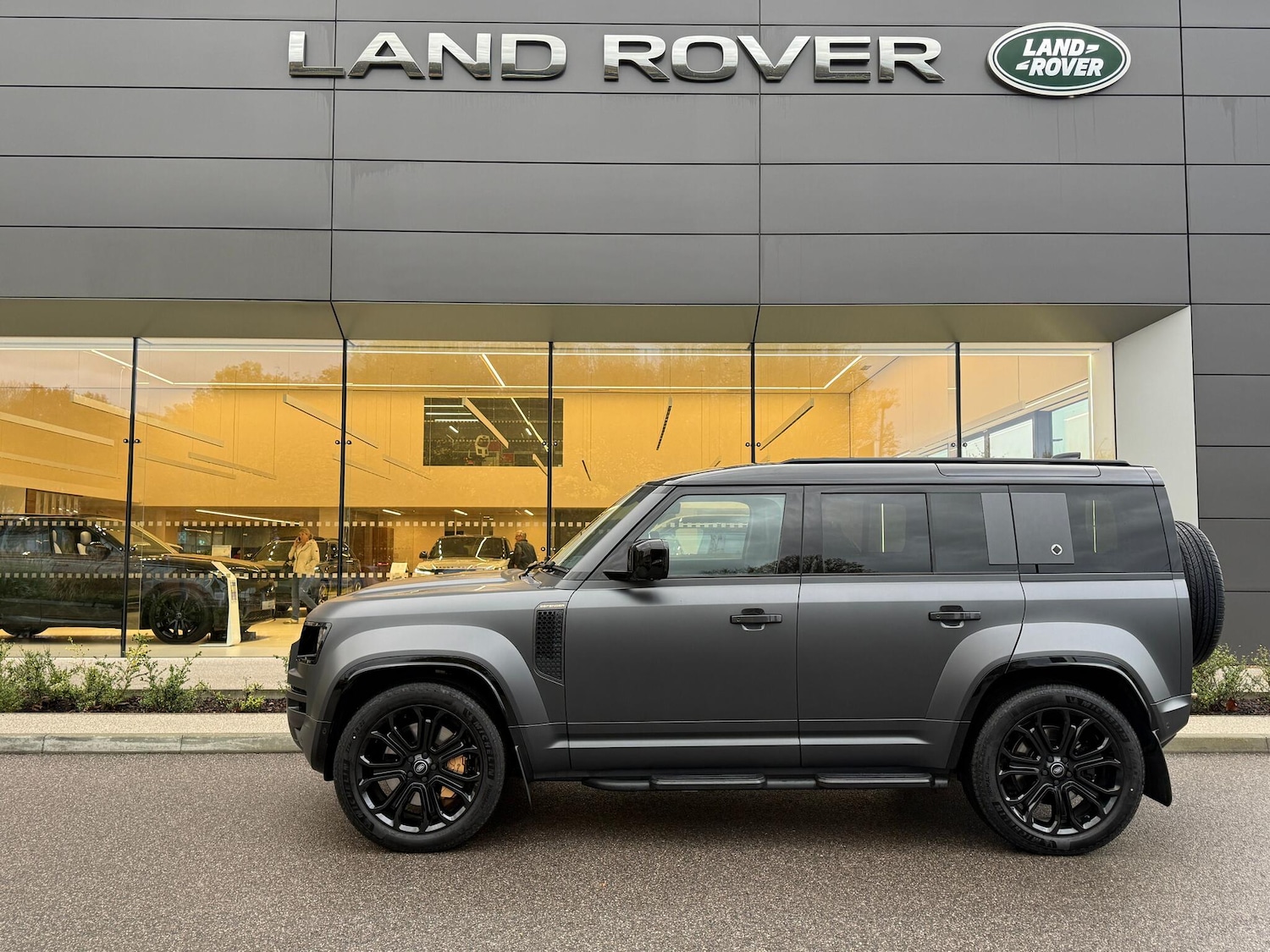 Used Land Rover Defender 110 for sale - 76584417: Photo 12