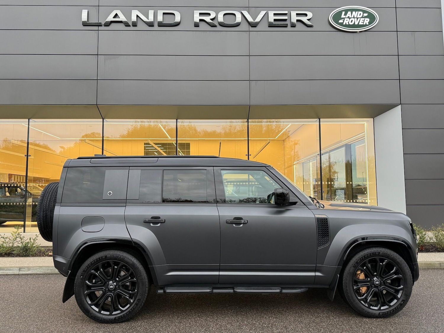 Used Land Rover Defender 110 for sale - 76584417: Photo 17