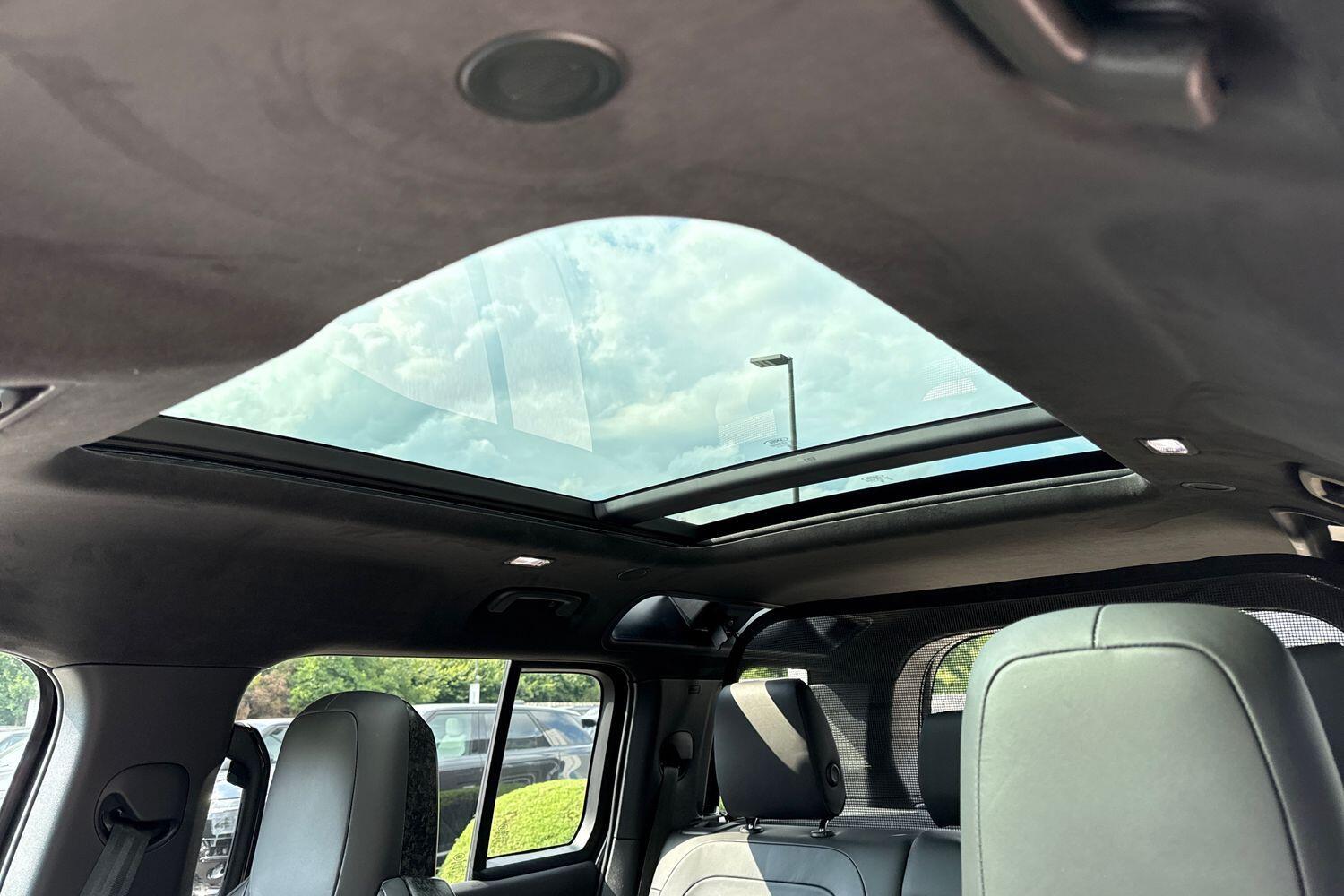 Used Land Rover Defender 110 for sale - 76584417: Photo 5