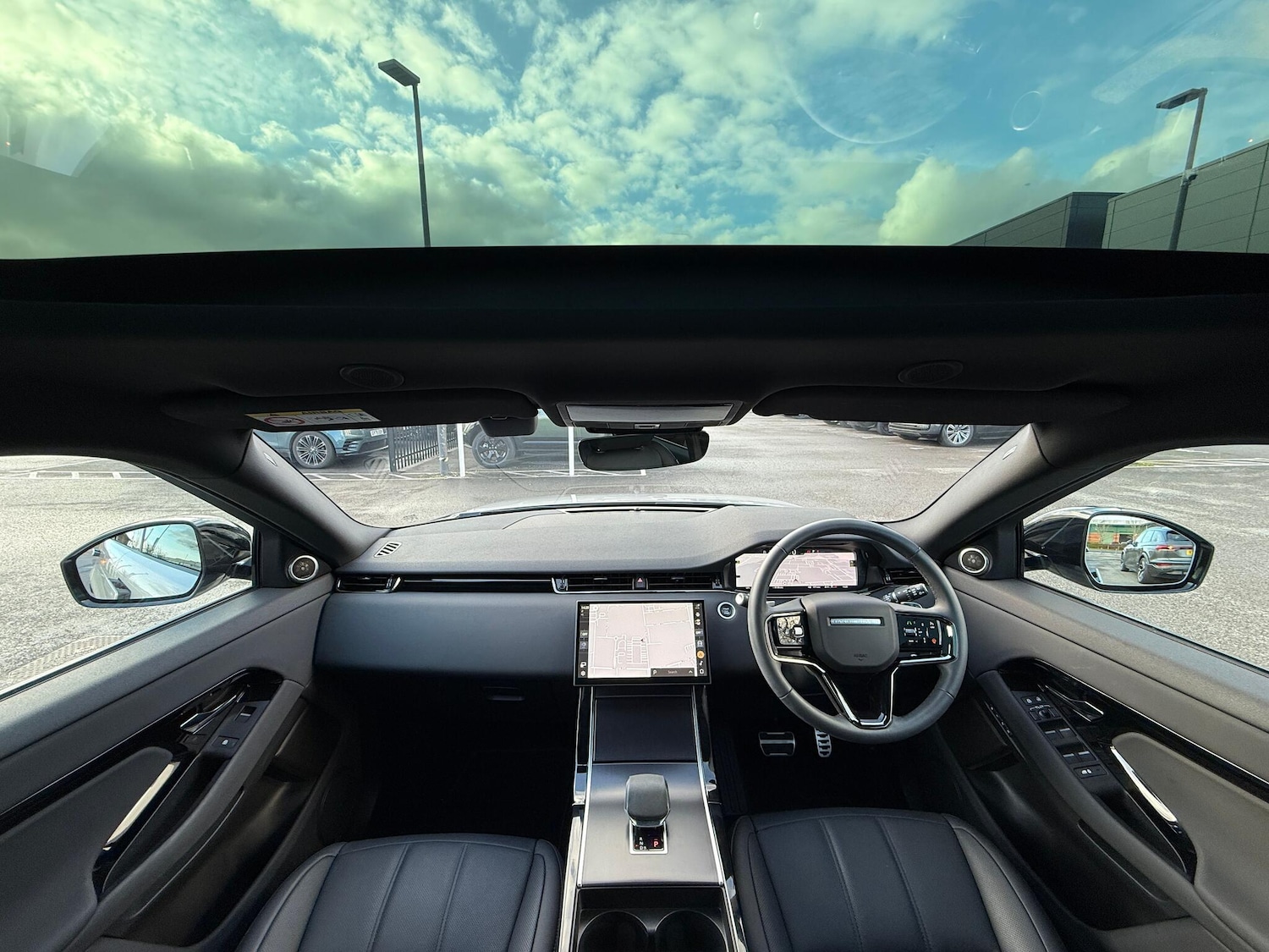 Used Land Rover Range Rover Evoque 2025 for sale - 77359309: Photo 3