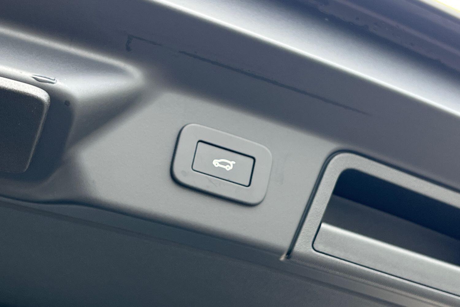 Used Land Rover Range Rover Velar 2025 for sale - 76597276: Photo 17