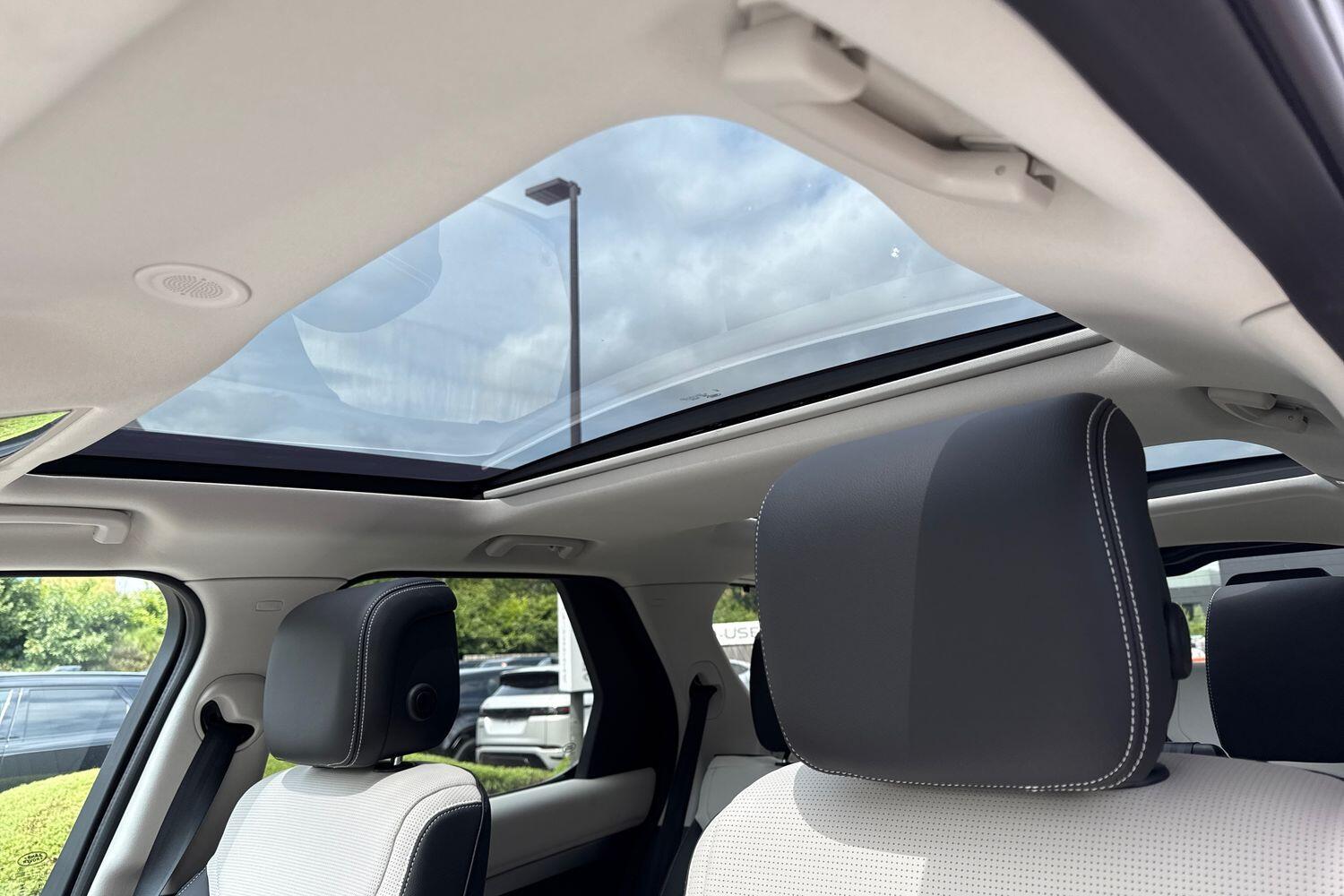 Used Land Rover Discovery 2025 for sale - 77454647: Photo 4