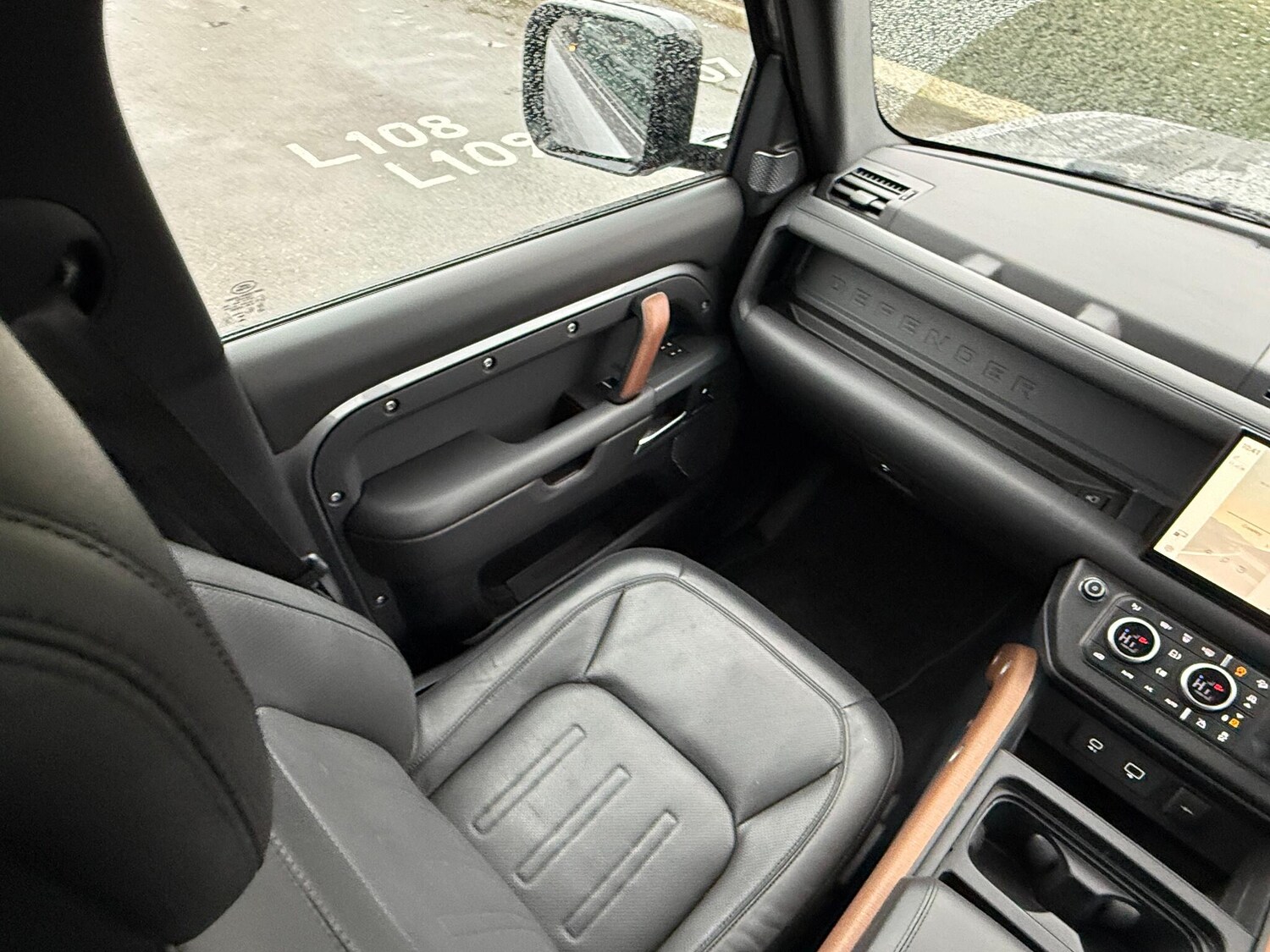 Used Land Rover Defender 2023 for sale - 77425092: Photo 15