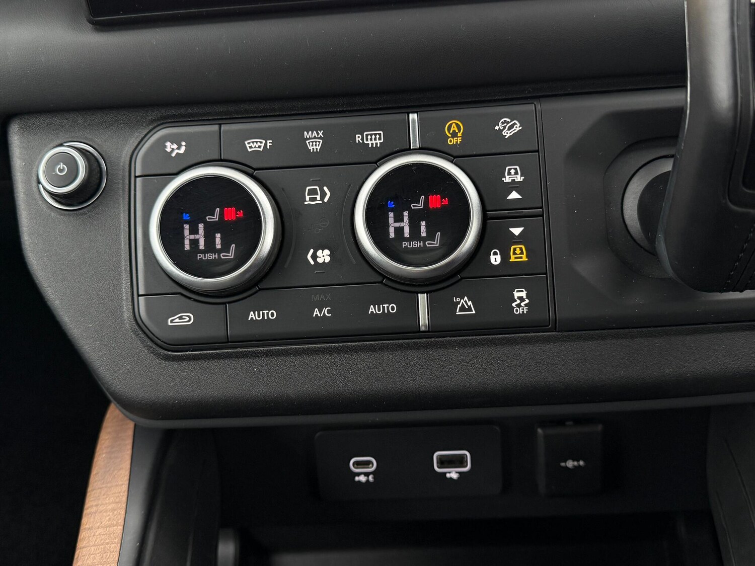 Used Land Rover Defender 2023 for sale - 77425092: Photo 18