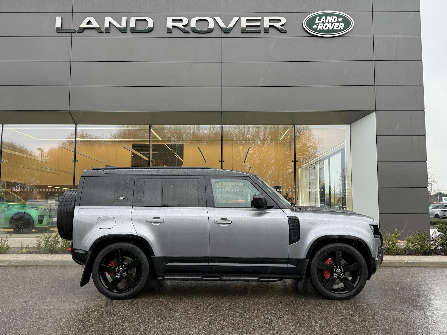 Used Land Rover Defender 2023 for sale - 77425092: Photo 2