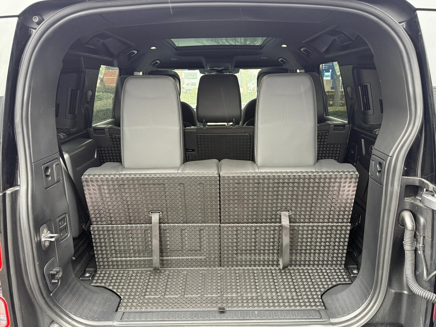 Used Land Rover Defender 2023 for sale - 77425092: Photo 26