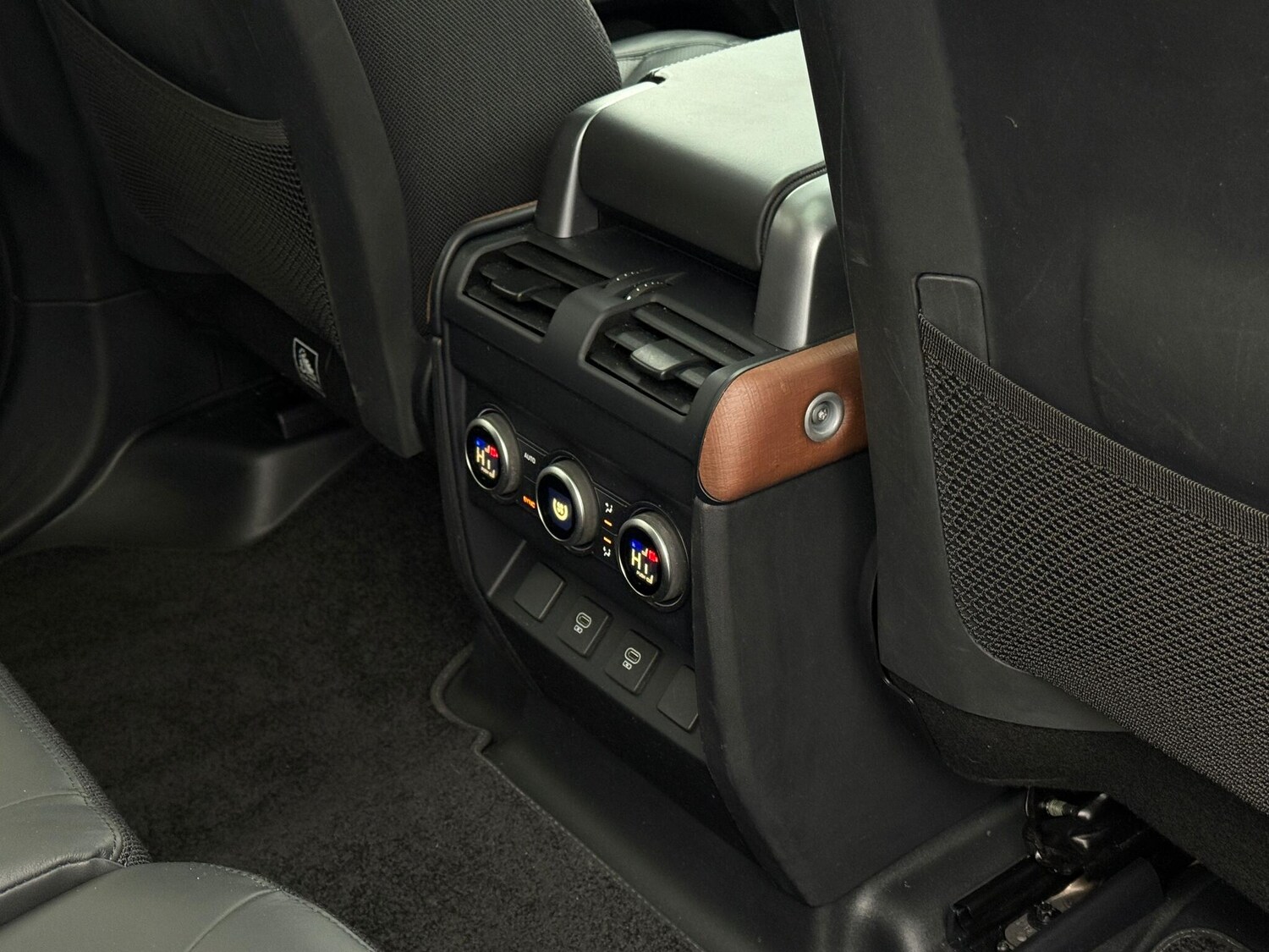 Used Land Rover Defender 2023 for sale - 77425092: Photo 31