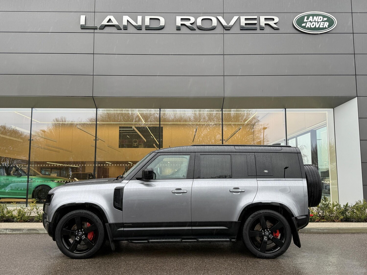 Used Land Rover Defender 2023 for sale - 77425092: Photo 9