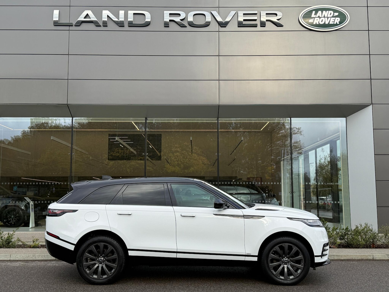 Used Land Rover Range Rover Velar 2018 for sale - 76856013: Photo 2