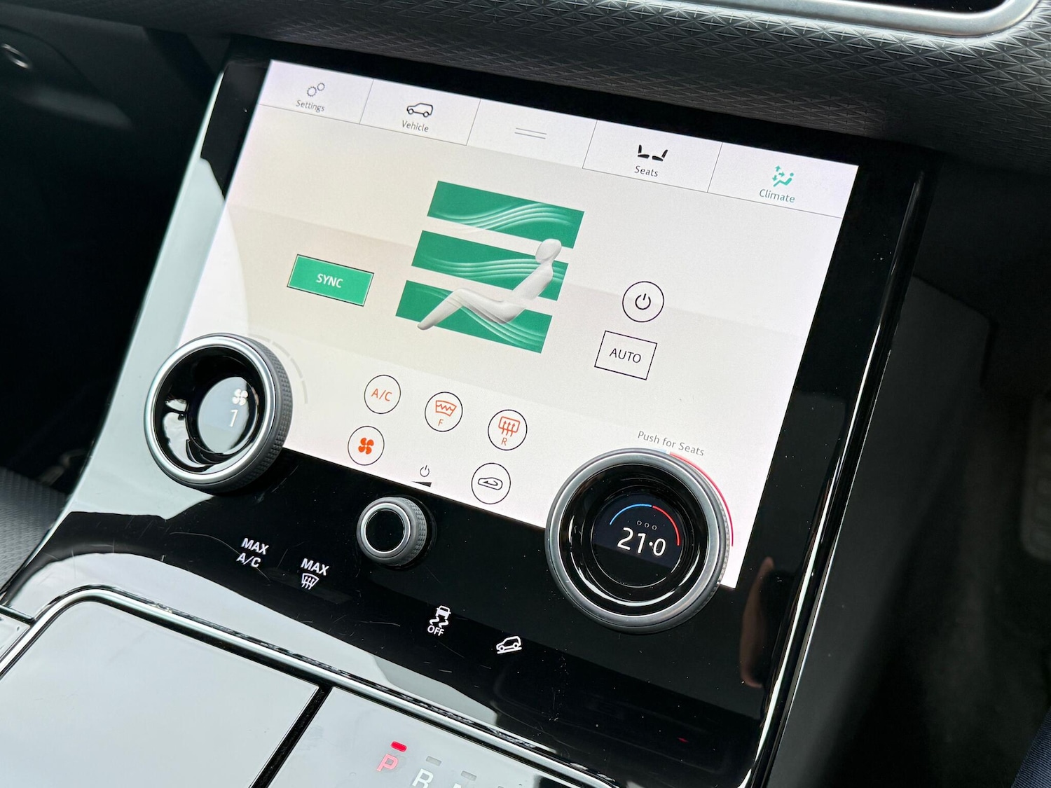 Used Land Rover Range Rover Velar 2018 for sale - 76856013: Photo 32