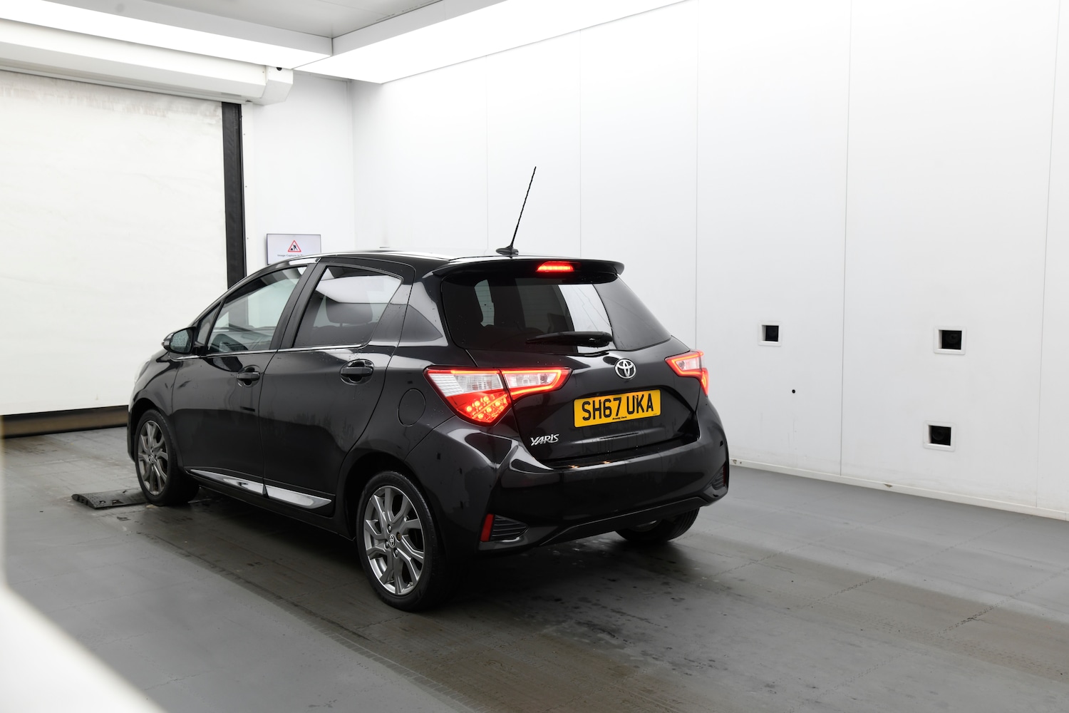 Used Toyota Yaris 2017 for sale - 77729634: Photo 2