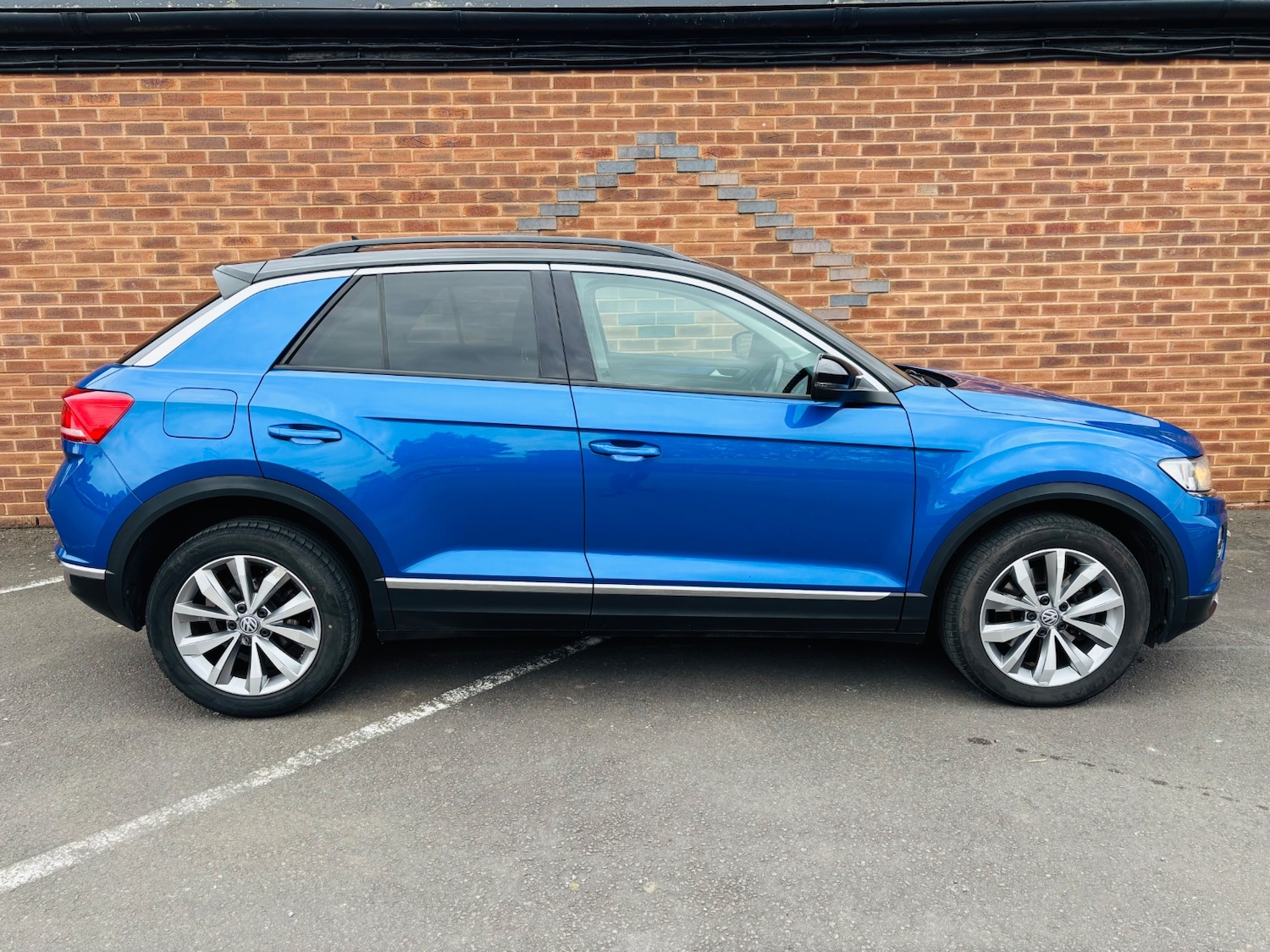 Used Volkswagen T-Roc 2018 for sale - 76309652: Photo 2