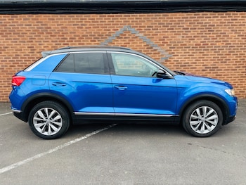 Used Volkswagen T-Roc 2018 for sale - 76309652: Photo