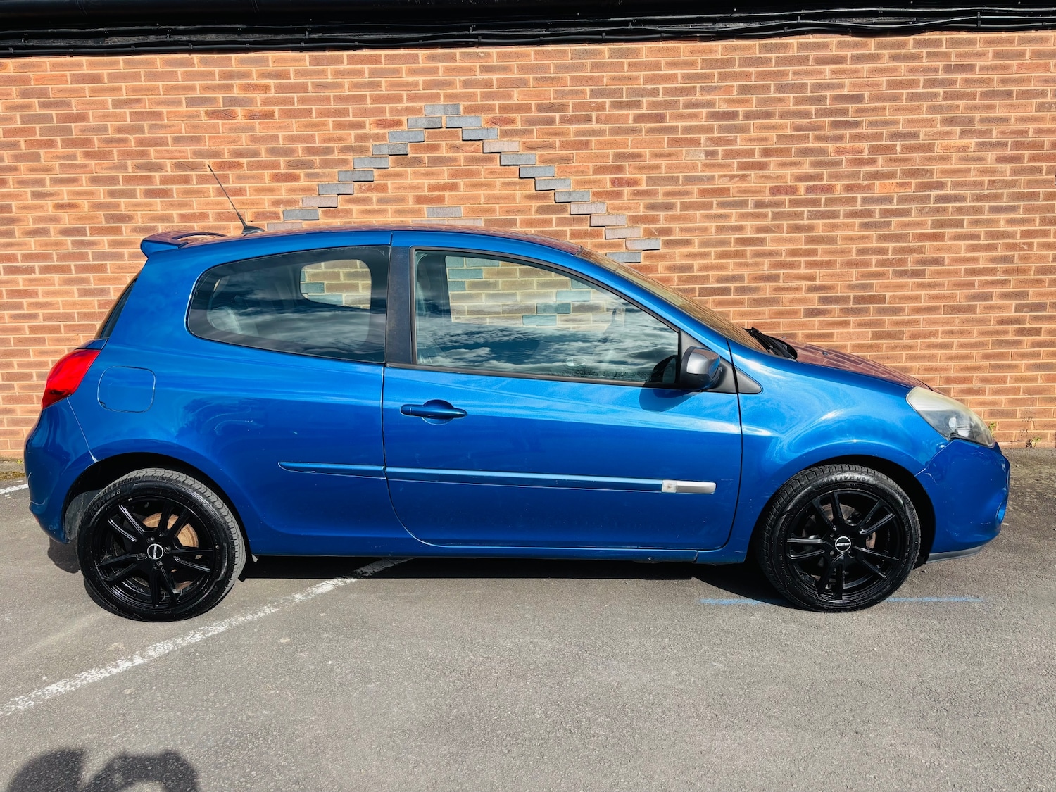 Used Renault Clio 2011 for sale - 78014396: Photo 2