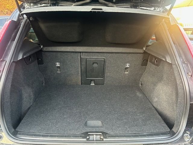 Used Volvo XC40 2018 for sale - 76686197: Photo 35