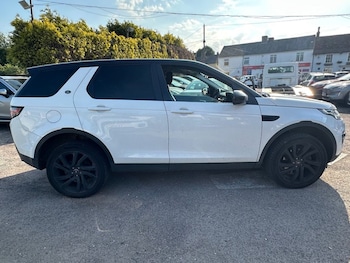 Used Land Rover Discovery Sport 2017 for sale - 78677866: Photo
