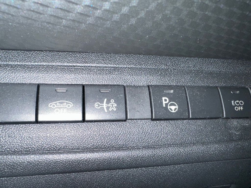 Used Peugeot 2008 2017 for sale - 76291797: Photo 29
