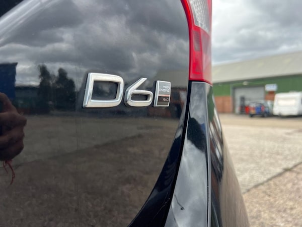 Used Volvo V60 2016 for sale - 75675891: Photo 38