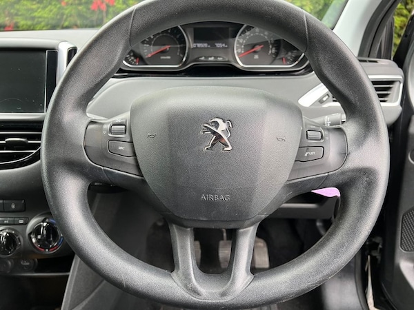 Used Peugeot 208 2014 for sale - 76256631: Photo 15