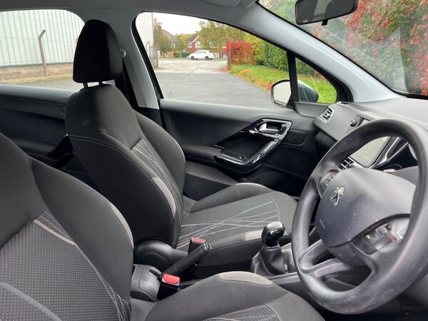 Used Peugeot 208 2014 for sale - 76256631: Photo 21