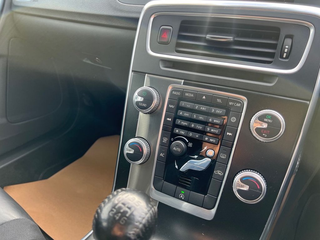 Used Volvo V60 2014 for sale - 76119079: Photo 39