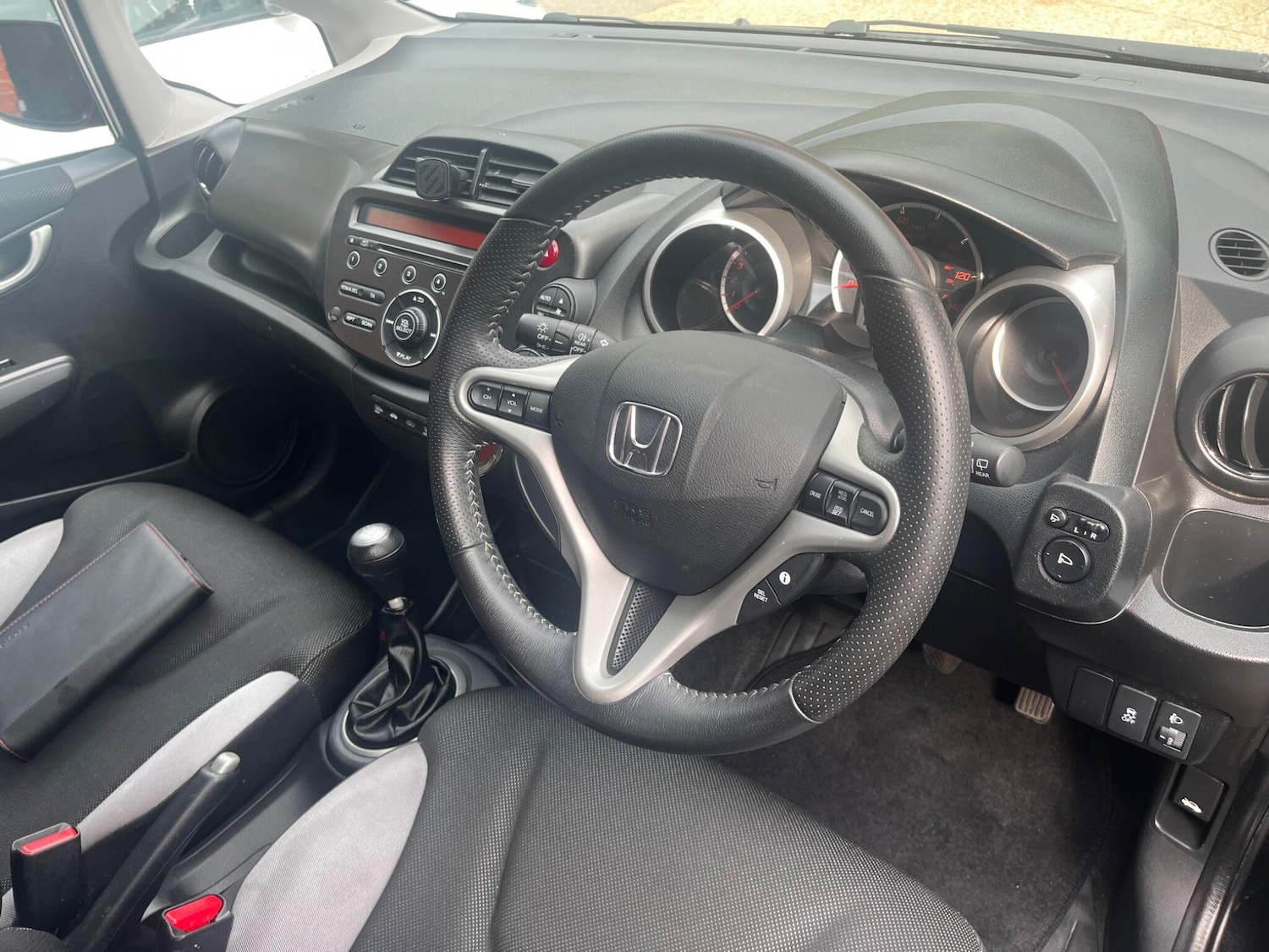 Used Honda Jazz 2014 for sale - 76405005: Photo 17