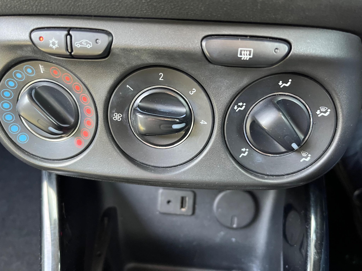 Used Vauxhall ADAM 2013 for sale - 76405002: Photo 24