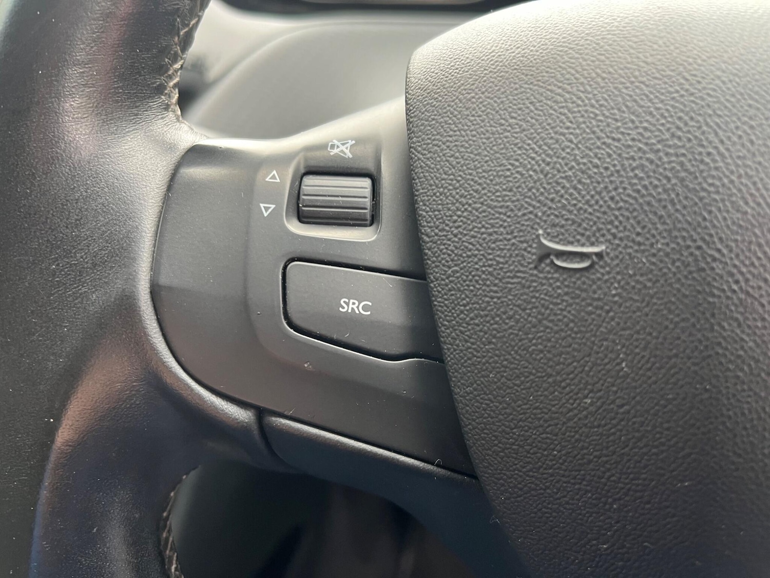 Used Peugeot 2008 2016 for sale - 76409104: Photo 17