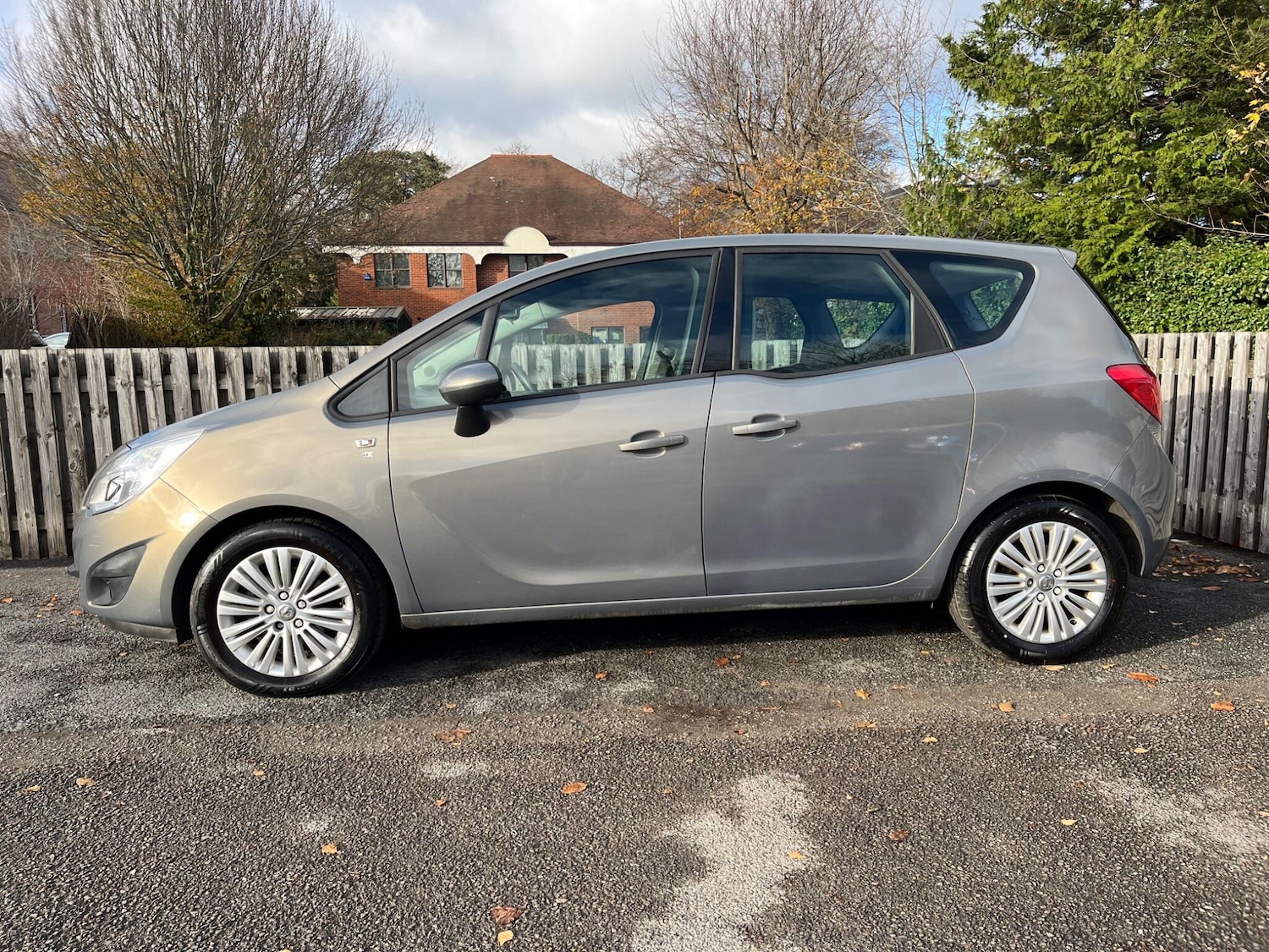 Used Vauxhall Meriva 2011 for sale - 76689528: Photo 2