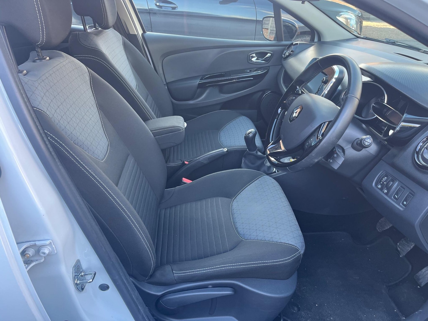 Used Renault Clio for sale - 76573642: Photo 10