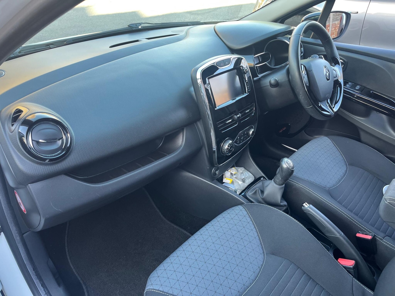 Used Renault Clio for sale - 76573642: Photo 16