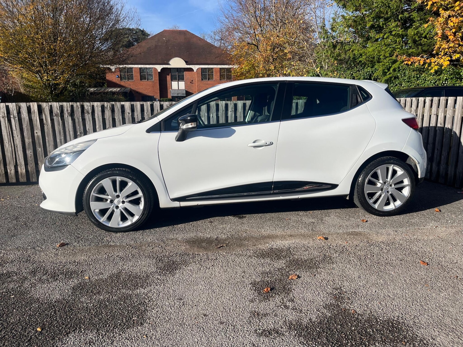 Used Renault Clio for sale - 76573642: Photo 2