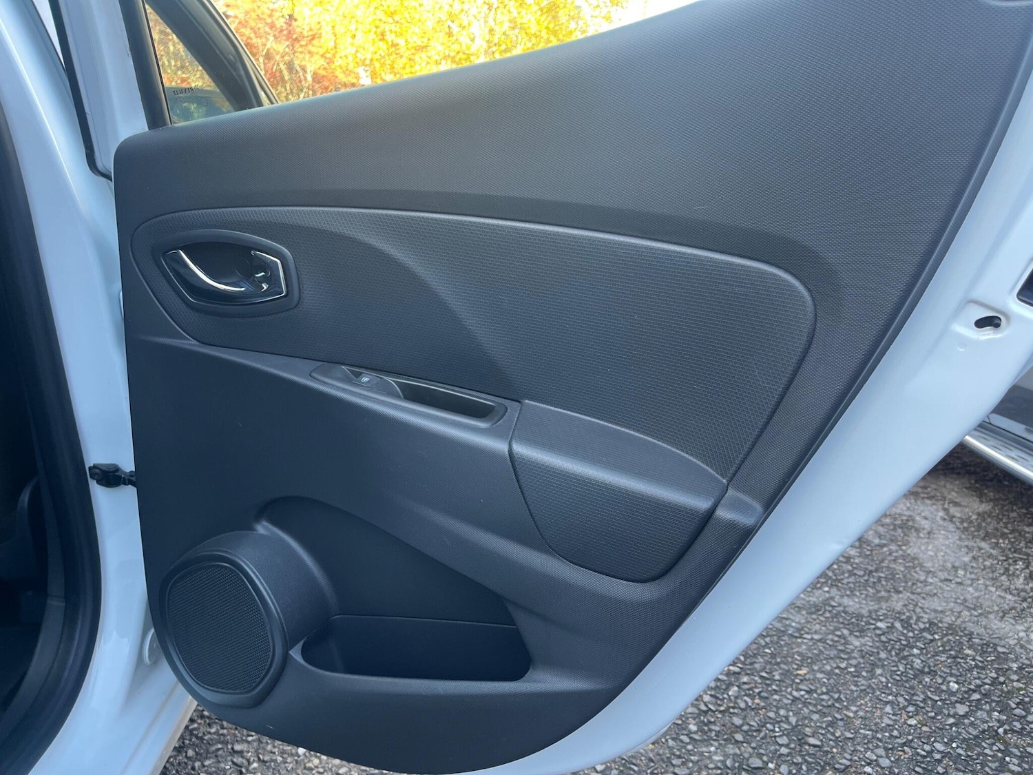 Used Renault Clio for sale - 76573642: Photo 26