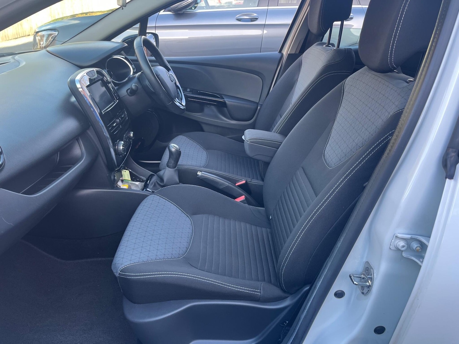 Used Renault Clio for sale - 76573642: Photo 9