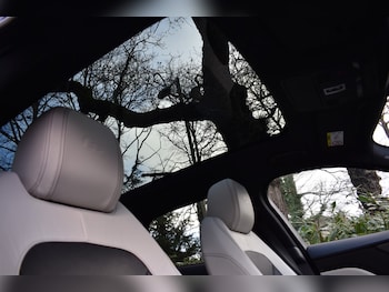 Used Jaguar F-Pace 2017 for sale - 77225454: Photo