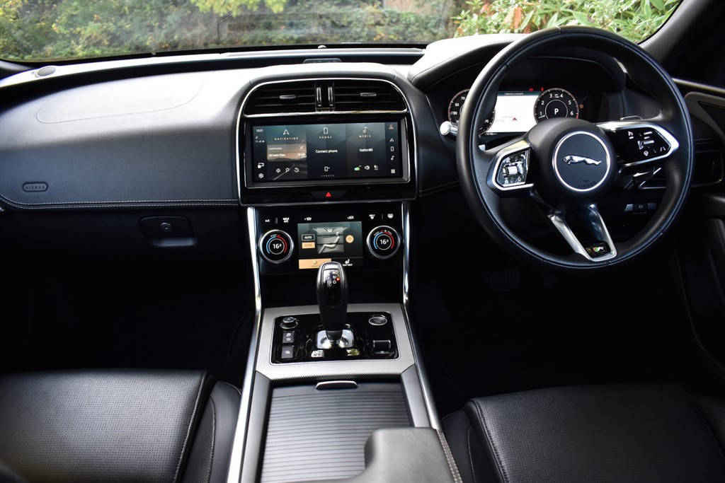 Used Jaguar XE 2021 for sale - 76625448: Photo 25