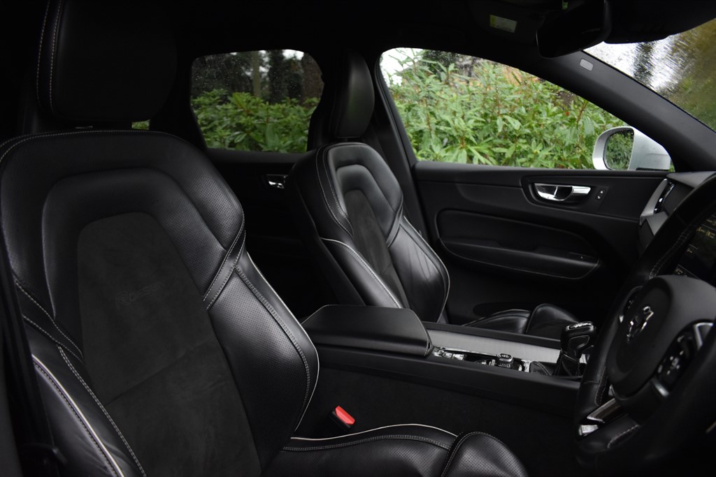 Used Volvo XC60 2017 for sale - 76664651: Photo 2