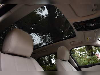 Used Land Rover Range Rover Velar 2017 for sale - 76146323: Photo