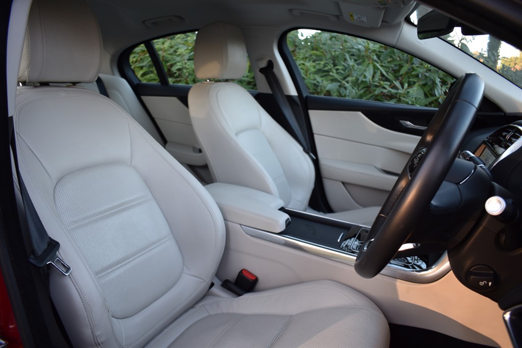 Used Jaguar XE 2020 for sale - 77137976: Photo 2