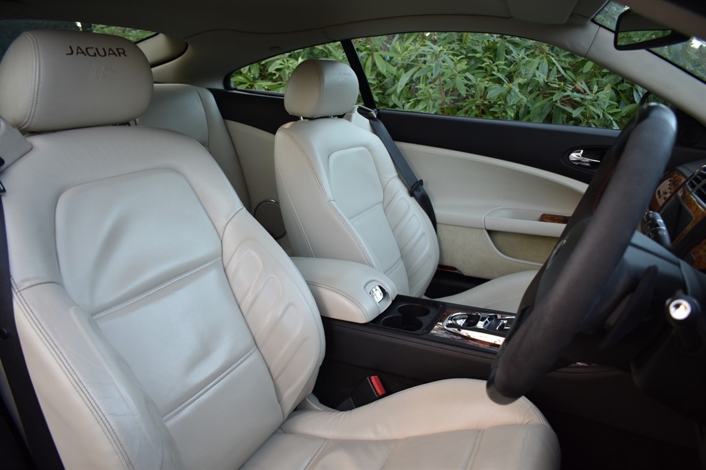 Used Jaguar XKR 2008 for sale - 77354044: Photo 2