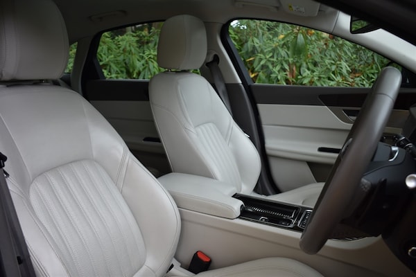 Used Jaguar XF 2018 for sale - 76312519: Photo 2