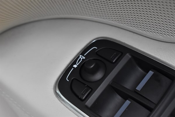 Used Jaguar XF 2018 for sale - 76312519: Photo 42