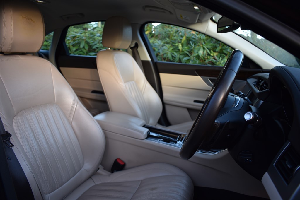 Used Jaguar XF 2018 for sale - 77005608: Photo 2