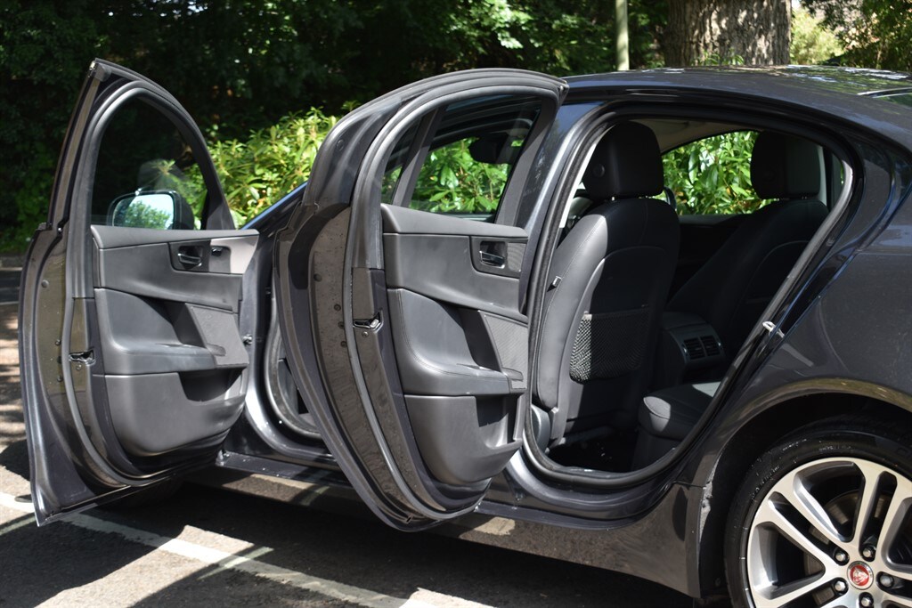 Used Jaguar XE 2018 for sale - 76625443: Photo 16