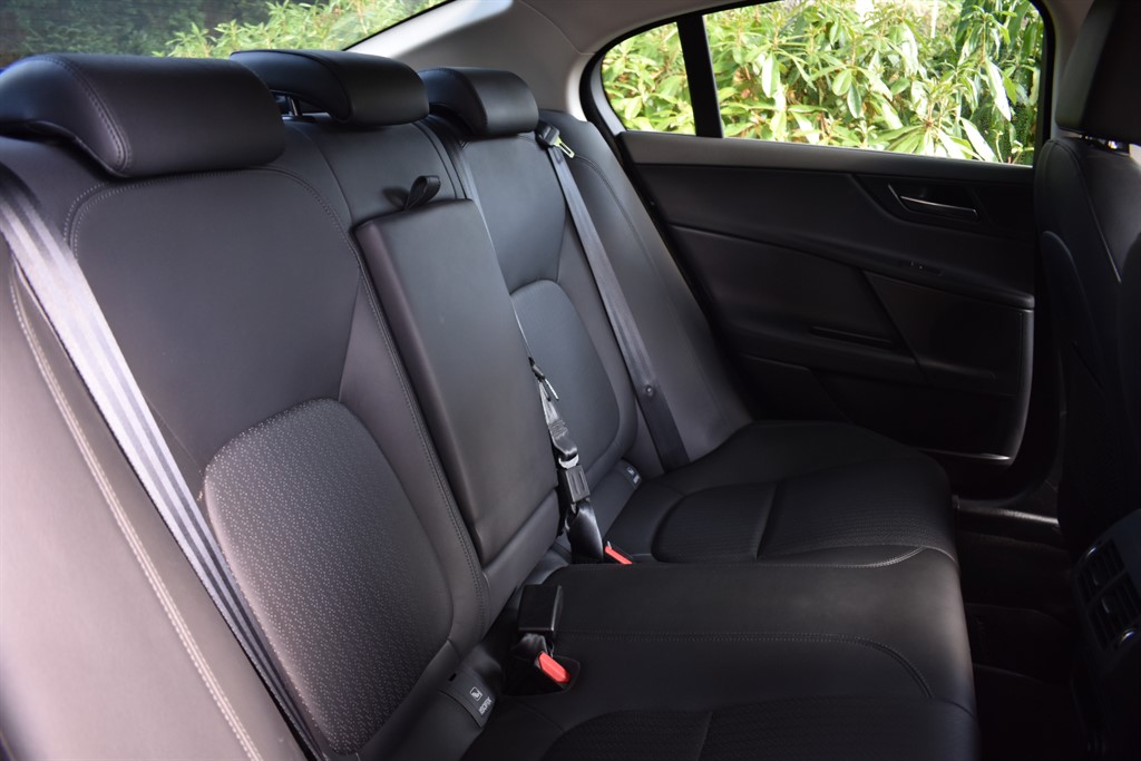 Used Jaguar XE 2018 for sale - 76625443: Photo 17