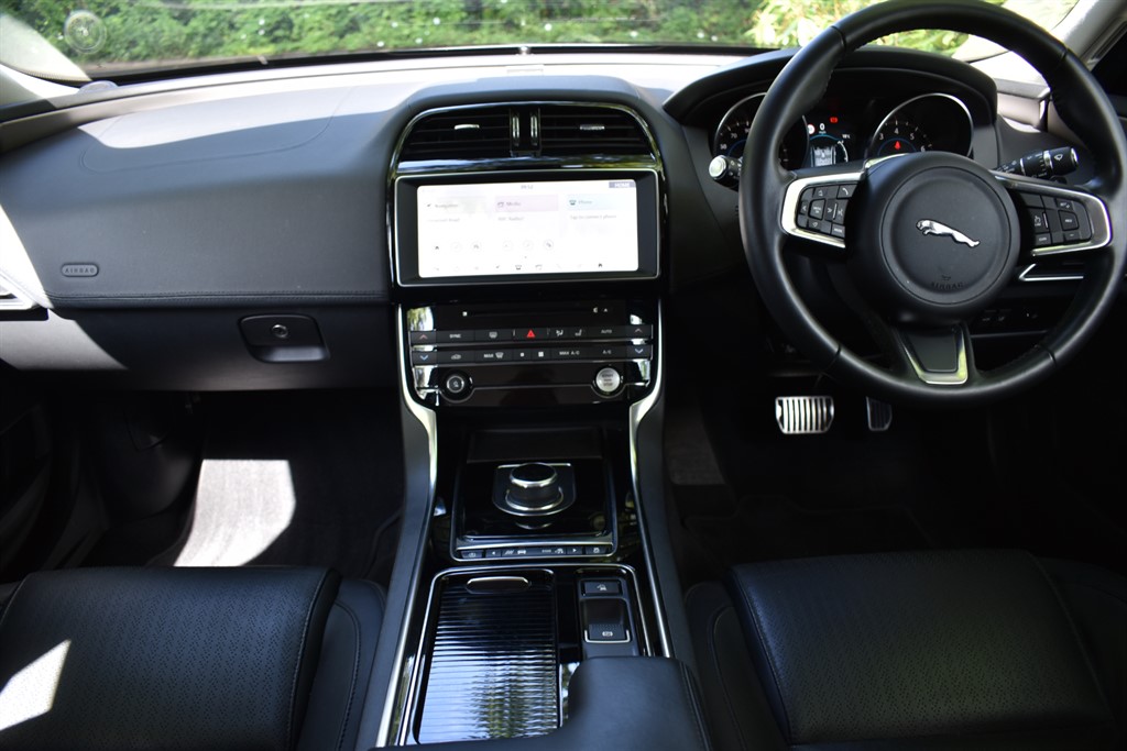 Used Jaguar XE 2018 for sale - 76625443: Photo 21